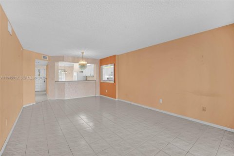 Copropriété à vendre à Tamarac, Floride: 2 chambres, 112.88 m2 № 2001156 - photo 18