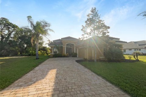 House in Palm Coast, Florida 3 bedrooms, 222.5 sq.m. № 1430363 - photo 1