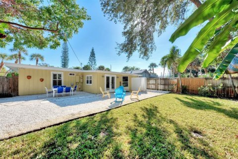 House in Sarasota, Florida 3 bedrooms, 119.84 sq.m. № 1131137 - photo 2