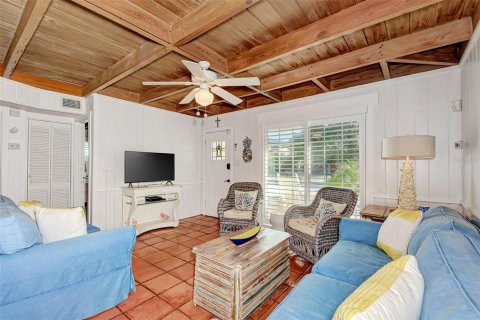 House in Sarasota, Florida 3 bedrooms, 119.84 sq.m. № 1131137 - photo 6