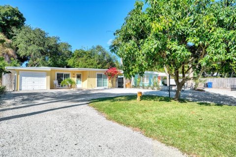 House in Sarasota, Florida 3 bedrooms, 119.84 sq.m. № 1131137 - photo 5