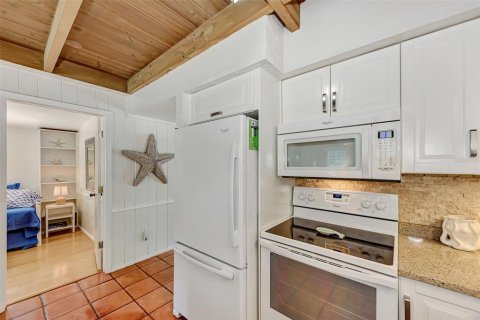 House in Sarasota, Florida 3 bedrooms, 119.84 sq.m. № 1131137 - photo 14