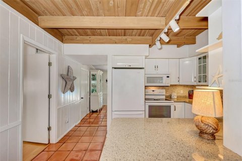 House in Sarasota, Florida 3 bedrooms, 119.84 sq.m. № 1131137 - photo 10