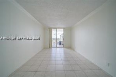 Copropriété à louer à North Miami Beach, Floride: 1 chambre, 73.58 m2 № 2046133 - photo 2