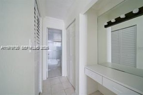 Copropriété à louer à North Miami Beach, Floride: 1 chambre, 73.58 m2 № 2046133 - photo 3