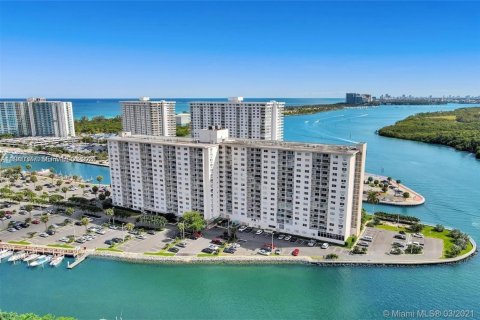 Condo in Sunny Isles Beach, Florida, 1 bedroom  № 1998205 - photo 7