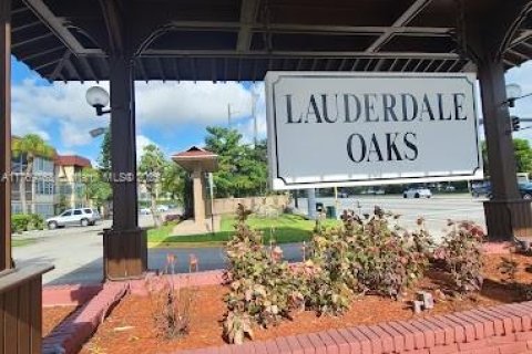 Condominio en venta en Lauderdale Lakes, Florida, 2 dormitorios, 85.47 m2 № 1979403 - foto 1