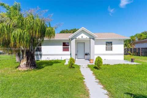 Villa ou maison à vendre à Miami, Floride: 3 chambres, 110 m2 № 1971010 - photo 2