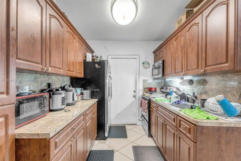 Villa ou maison à vendre à Miami, Floride: 3 chambres, 110 m2 № 1971010 - photo 6