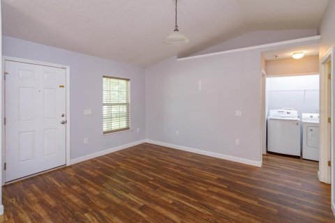 House in Orange City, Florida 3 bedrooms, 102.47 sq.m. № 2205060 - photo 3