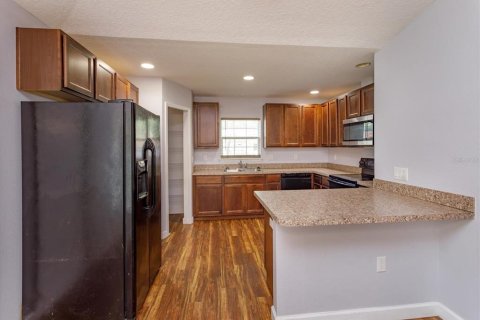 House in Orange City, Florida 3 bedrooms, 102.47 sq.m. № 2205060 - photo 6