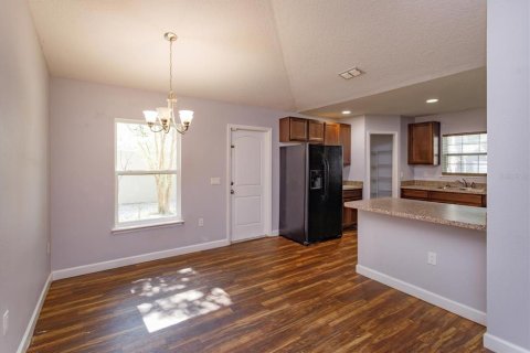 House in Orange City, Florida 3 bedrooms, 102.47 sq.m. № 2205060 - photo 4