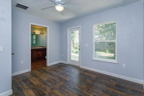 House in Orange City, Florida 3 bedrooms, 102.47 sq.m. № 2205060 - photo 8