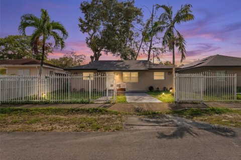 Дом в Майами, Флорида 3 спальни, 104.05м2 № 2006241