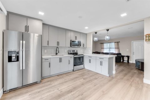 Купить виллу или дом в Майами, Флорида 3 спальни, 104.05м2, № 2006241 - фото 12