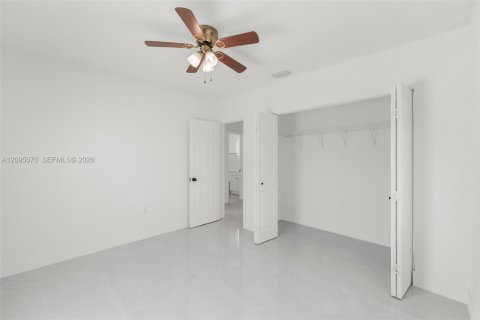 House in Miami, Florida 2 bedrooms, 66.89 sq.m. № 2391885 - photo 9