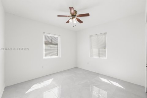 House in Miami, Florida 2 bedrooms, 66.89 sq.m. № 2391885 - photo 11
