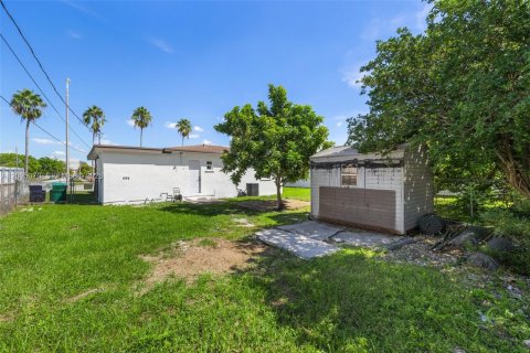 House in Miami, Florida 2 bedrooms, 66.89 sq.m. № 2391885 - photo 20