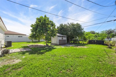 House in Miami, Florida 2 bedrooms, 66.89 sq.m. № 2391885 - photo 19