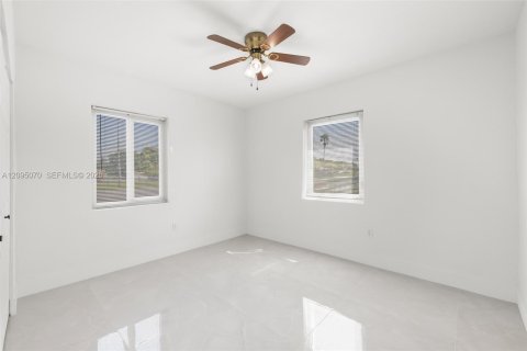 House in Miami, Florida 2 bedrooms, 66.89 sq.m. № 2391885 - photo 8