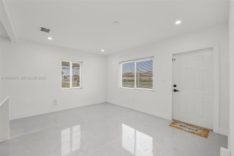House in Miami, Florida 2 bedrooms, 66.89 sq.m. № 2391885 - photo 6
