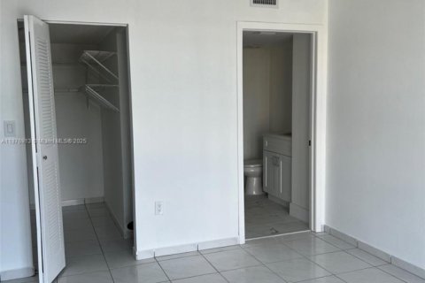 Condominio en alquiler en Miami, Florida, 2 dormitorios, 84.54 m2 № 1993435 - foto 14