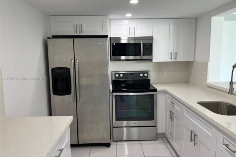 Condominio en alquiler en Miami, Florida, 2 dormitorios, 84.54 m2 № 1993435 - foto 9