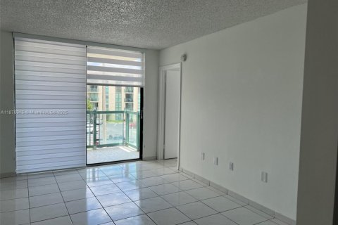 Condominio en alquiler en Miami, Florida, 2 dormitorios, 84.54 m2 № 1993435 - foto 17