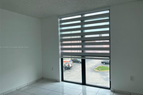 Condominio en alquiler en Miami, Florida, 2 dormitorios, 84.54 m2 № 1993435 - foto 16