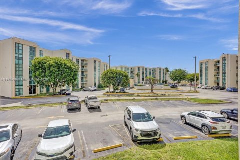 Condominio en alquiler en Miami, Florida, 2 dormitorios, 84.54 m2 № 1993435 - foto 5