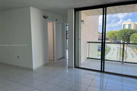 Condominio en alquiler en Miami, Florida, 2 dormitorios, 84.54 m2 № 1993435 - foto 7
