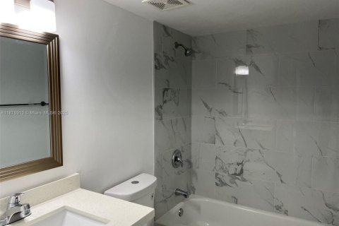 Condominio en alquiler en Miami, Florida, 2 dormitorios, 84.54 m2 № 1993435 - foto 11