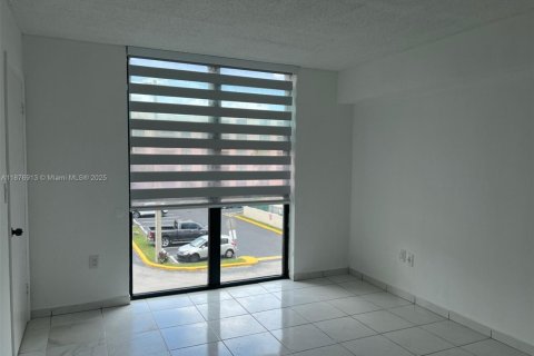 Condominio en alquiler en Miami, Florida, 2 dormitorios, 84.54 m2 № 1993435 - foto 15