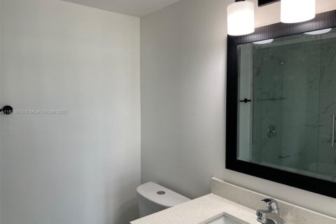Condominio en alquiler en Miami, Florida, 2 dormitorios, 84.54 m2 № 1993435 - foto 13
