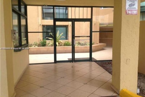 Condominio en alquiler en Miami, Florida, 2 dormitorios, 84.54 m2 № 1993435 - foto 6