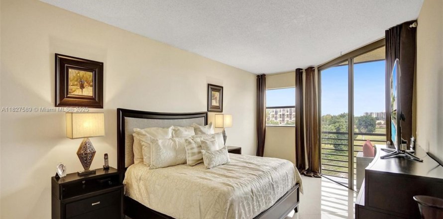 Кондоминиум с 2 спальнями в Лодерхилл, Флорида № 2022391