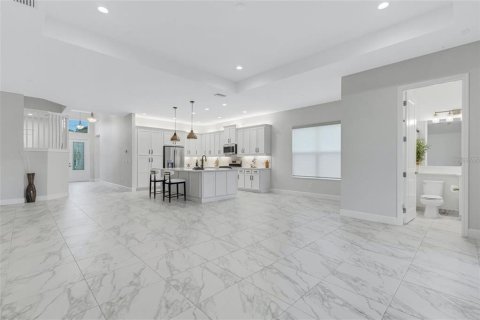 House in Wesley Chapel, Florida 5 bedrooms, 275.08 sq.m. № 1762160 - photo 14