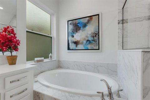 House in Wesley Chapel, Florida 5 bedrooms, 275.08 sq.m. № 1762160 - photo 25