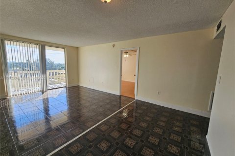 Condo in Miami, Florida, 1 bedroom  № 1990886 - photo 2