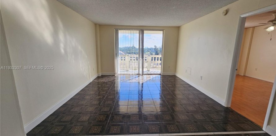 Condo in Miami, Florida, 1 bedroom  № 1990886