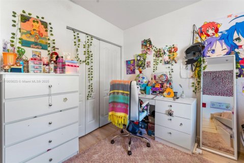 Touwnhouse à vendre à Miami Gardens, Floride: 3 chambres, 162.02 m2 № 1956239 - photo 15