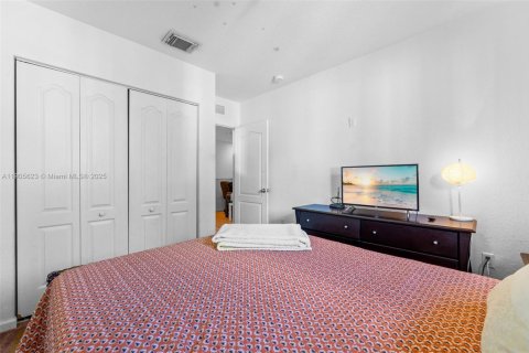 Touwnhouse à vendre à Miami Gardens, Floride: 3 chambres, 162.02 m2 № 1956239 - photo 18