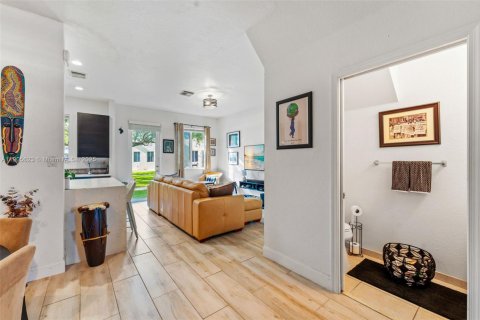 Touwnhouse à vendre à Miami Gardens, Floride: 3 chambres, 162.02 m2 № 1956239 - photo 8