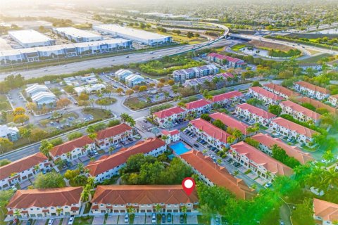 Touwnhouse à vendre à Miami Gardens, Floride: 3 chambres, 162.02 m2 № 1956239 - photo 28