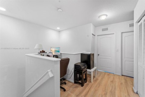 Touwnhouse à vendre à Miami Gardens, Floride: 3 chambres, 162.02 m2 № 1956239 - photo 14