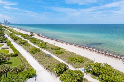 Copropriété à vendre à Surfside, Floride: 2 chambres, 132.76 m2 № 1931682 - photo 25