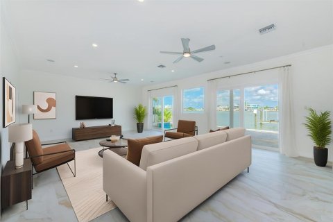 House in Saint Pete Beach, Florida 4 bedrooms, 344.39 sq.m. № 1915006 - photo 10