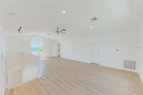House in Saint Pete Beach, Florida 4 bedrooms, 344.39 sq.m. № 1915006 - photo 26