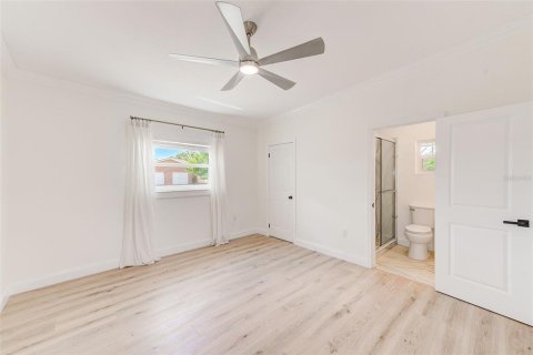 House in Saint Pete Beach, Florida 4 bedrooms, 344.39 sq.m. № 1915006 - photo 21