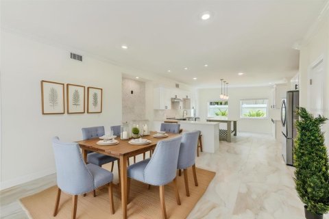 House in Saint Pete Beach, Florida 4 bedrooms, 344.39 sq.m. № 1915006 - photo 9